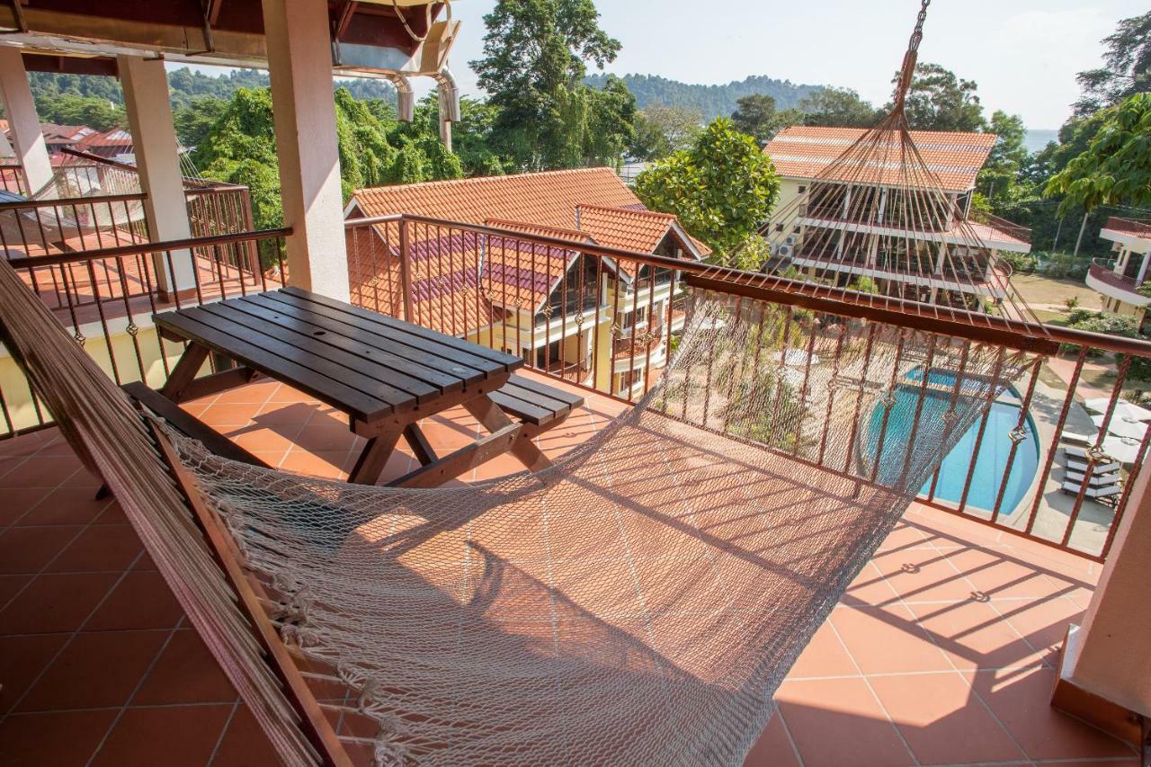 Anjungan Beach Resort Kampung Teluk Nipah Kültér fotó