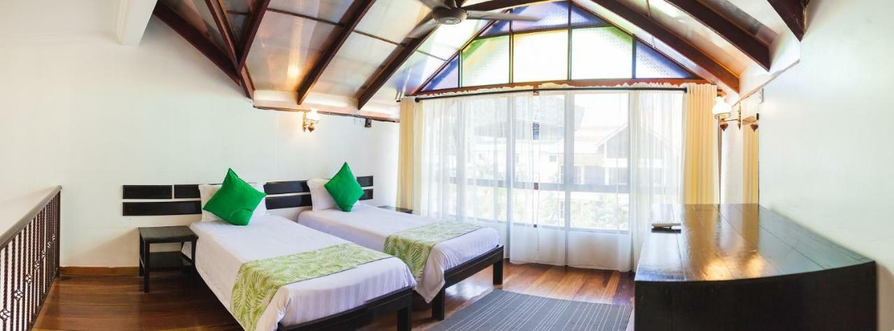 Anjungan Beach Resort Kampung Teluk Nipah Kültér fotó