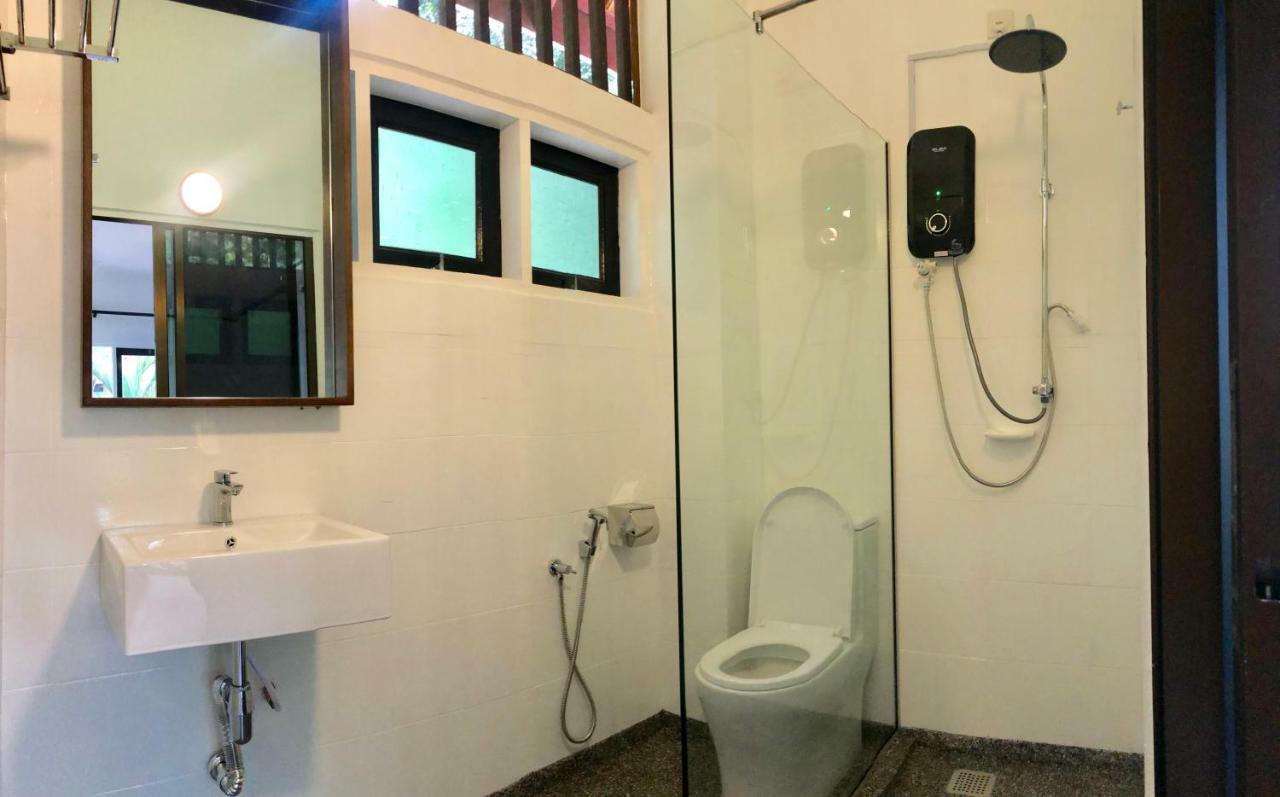 Anjungan Beach Resort Kampung Teluk Nipah Kültér fotó