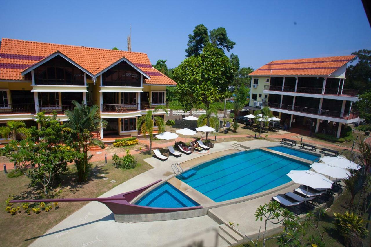 Anjungan Beach Resort Kampung Teluk Nipah Kültér fotó