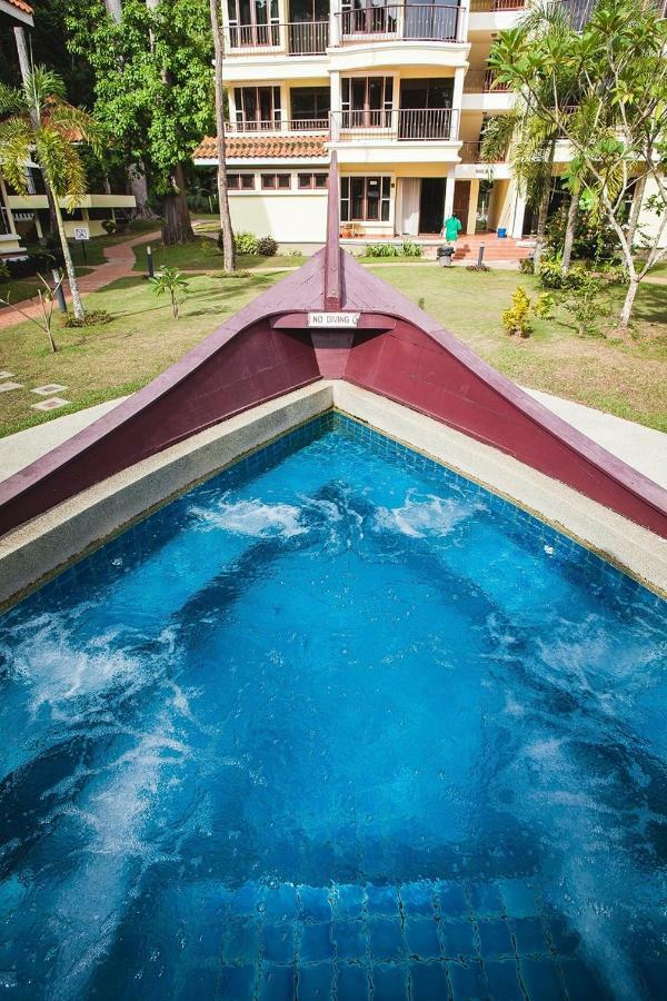 Anjungan Beach Resort Kampung Teluk Nipah Kültér fotó