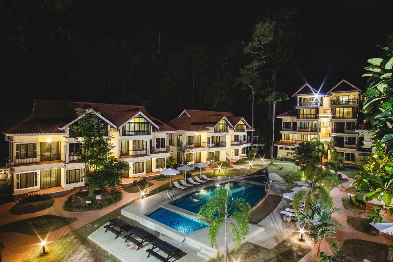 Anjungan Beach Resort Kampung Teluk Nipah Kültér fotó