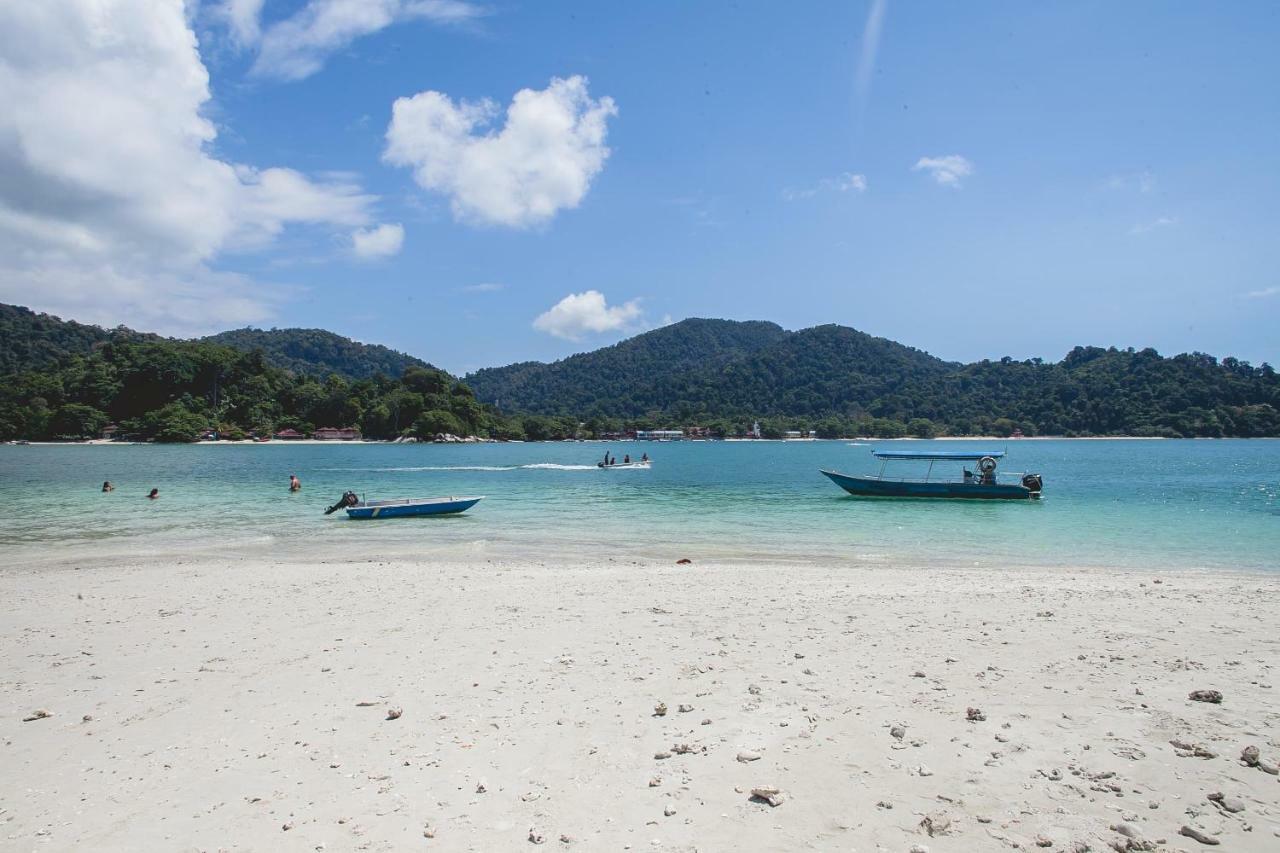 Anjungan Beach Resort Kampung Teluk Nipah Kültér fotó