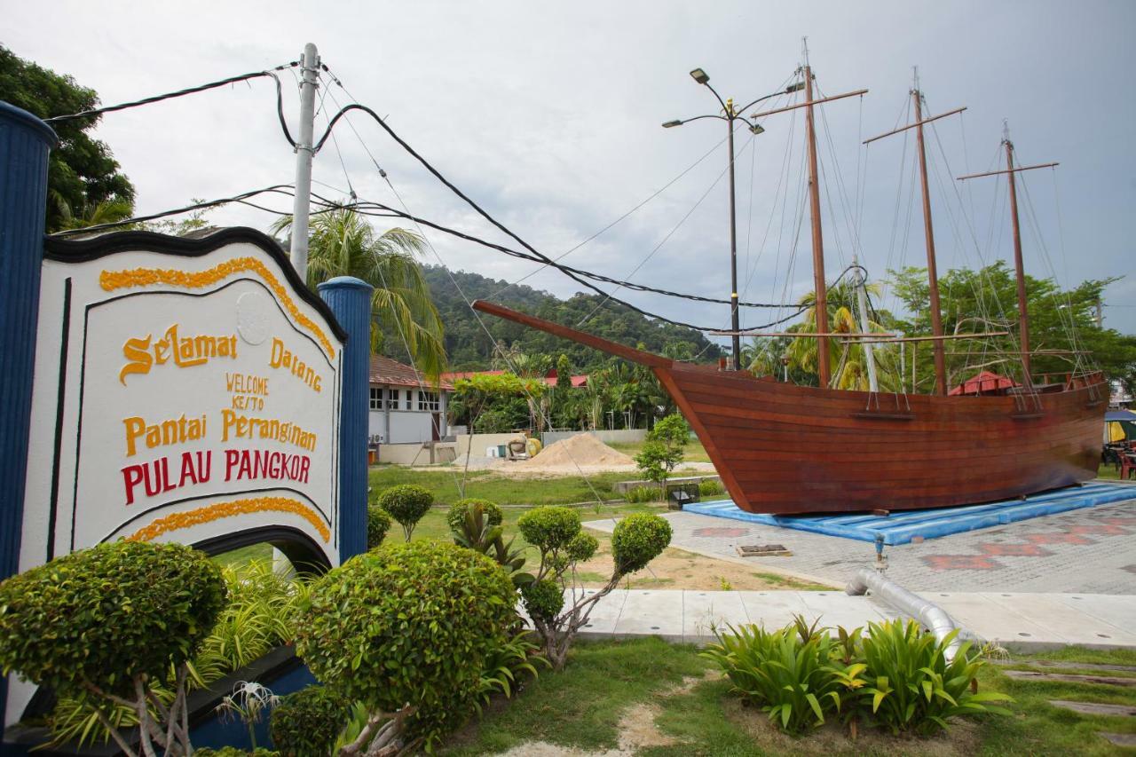 Anjungan Beach Resort Kampung Teluk Nipah Kültér fotó