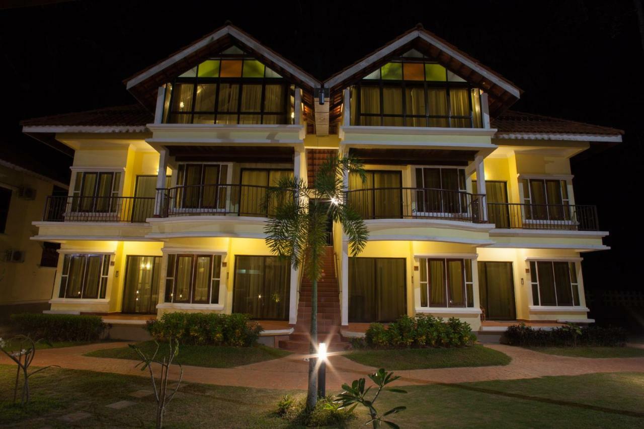 Anjungan Beach Resort Kampung Teluk Nipah Kültér fotó