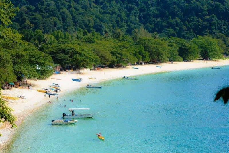Anjungan Beach Resort Kampung Teluk Nipah Kültér fotó
